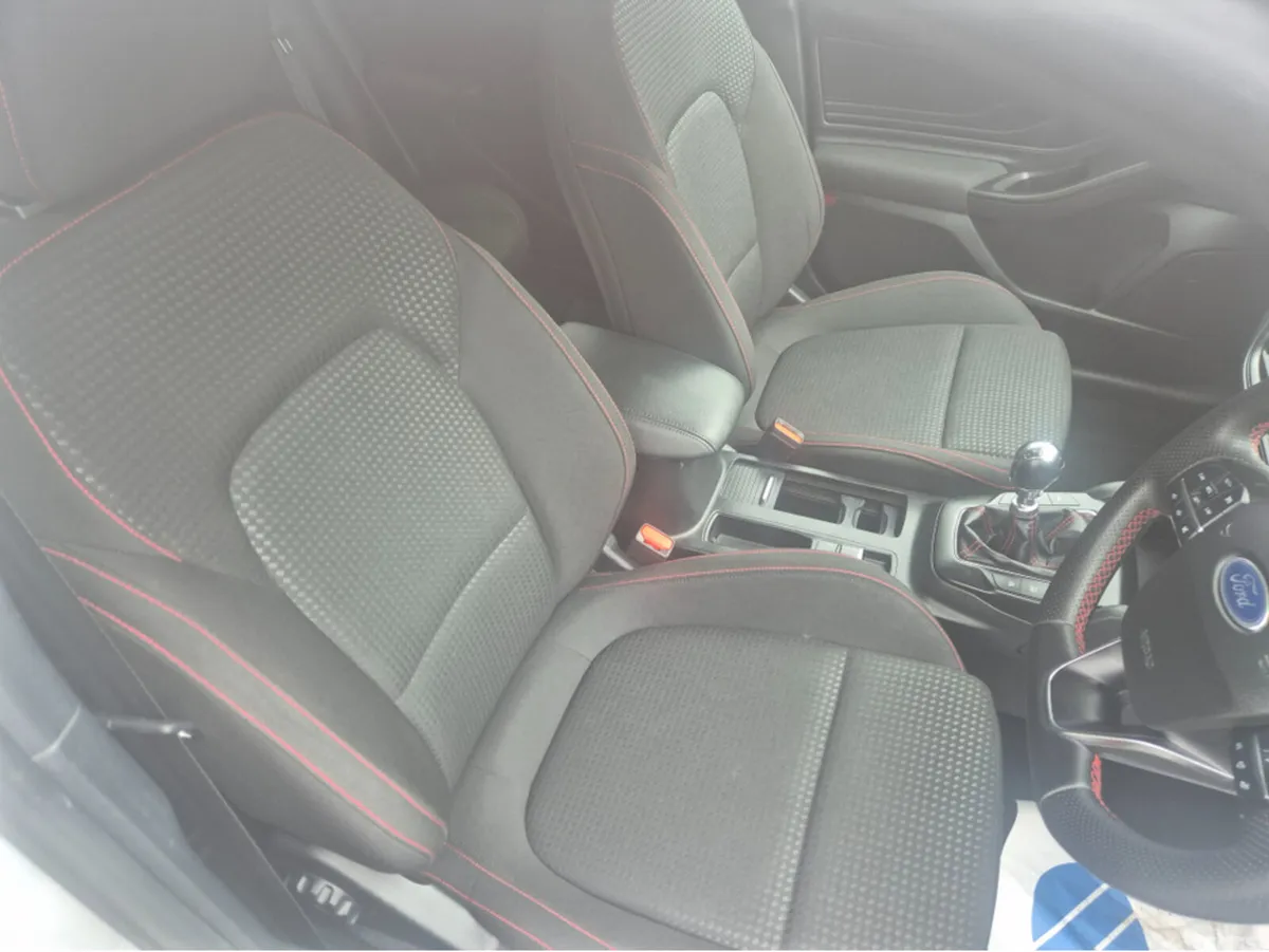 Ford Focus Hatchback, Petrol, 2022, Grey