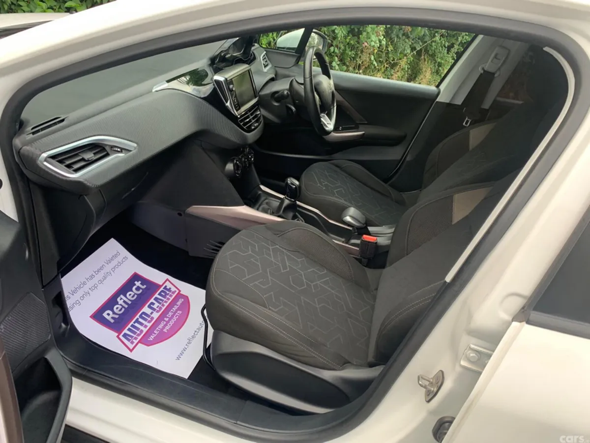 Peugeot 2008 Hatchback, Diesel, 2015, White