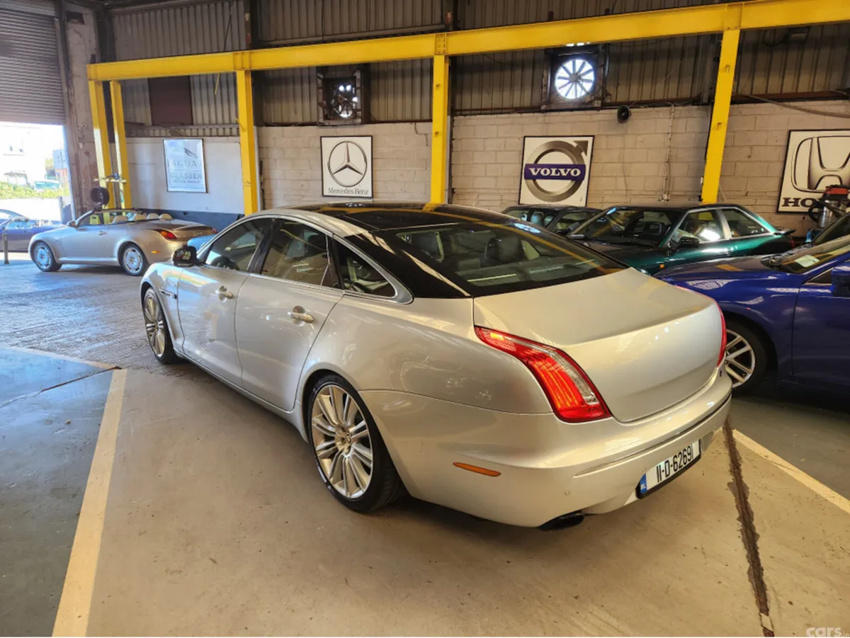 Jaguar XJ Saloon, Petrol, 2011, Silver