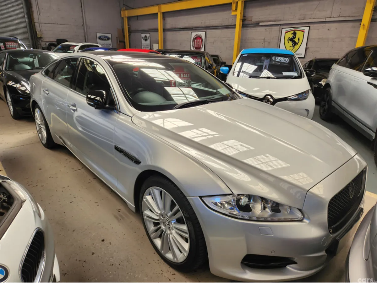 Jaguar XJ Saloon, Petrol, 2011, Silver