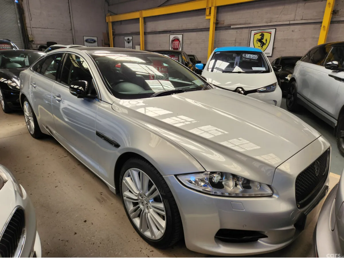 Jaguar XJ Saloon, Petrol, 2011, Silver