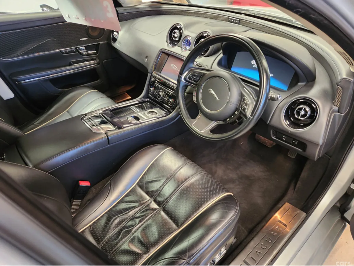 Jaguar XJ Saloon, Petrol, 2011, Silver