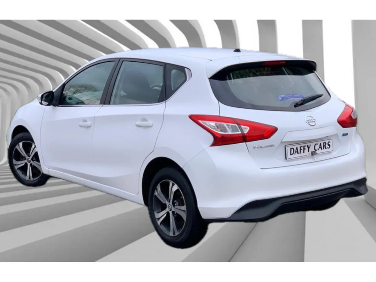 Nissan Pulsar Hatchback, Diesel, 2016, White