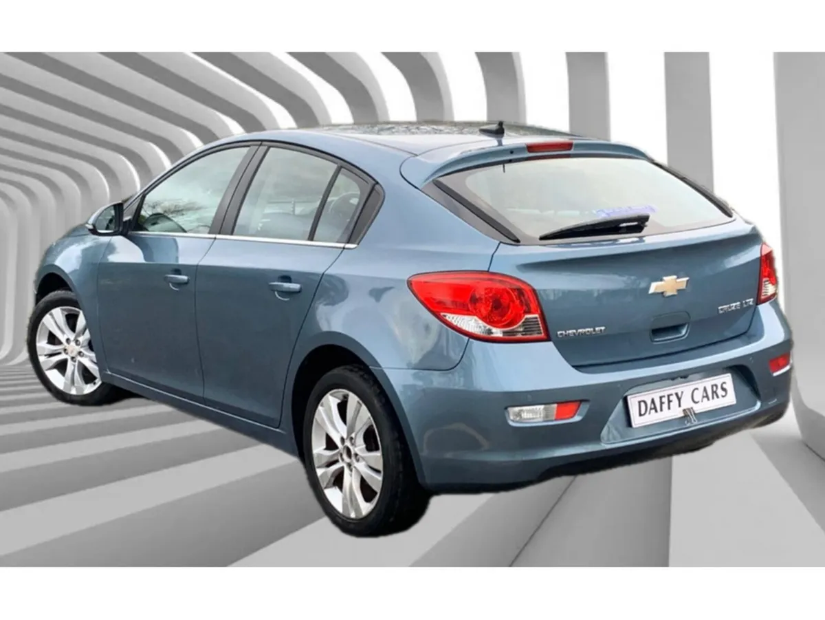 Chevrolet Cruze Hatchback, Petrol, 2014, Blue