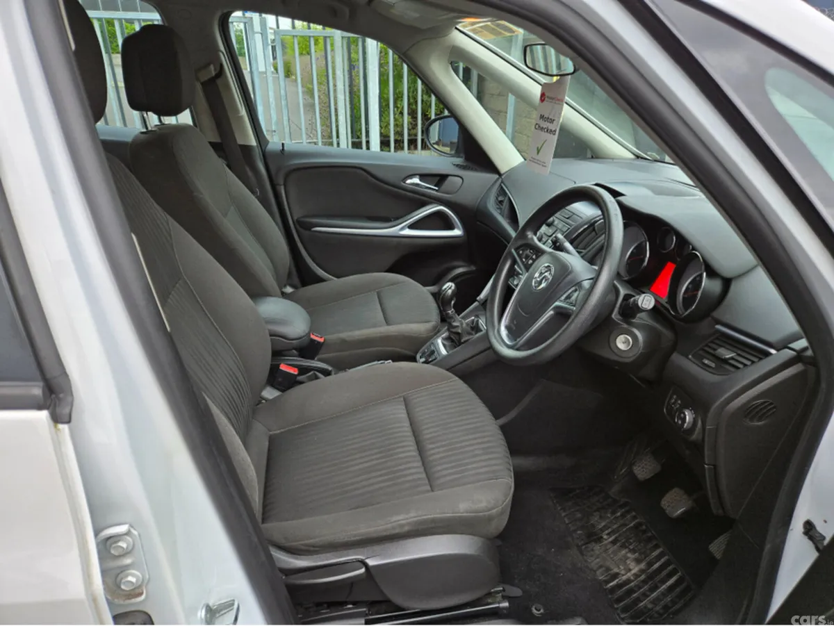 Vauxhall Zafira MPV, Diesel, 2015, White