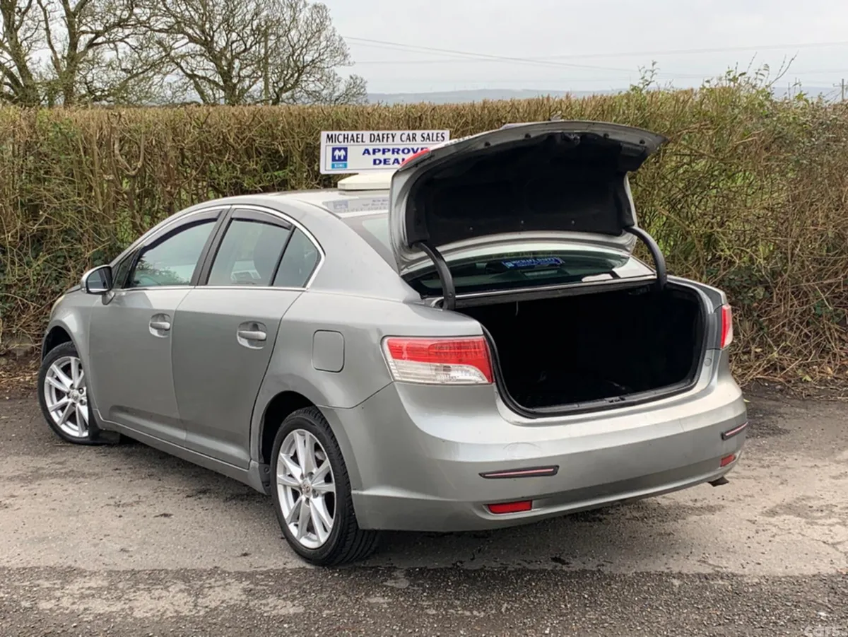 Toyota Avensis Saloon, Diesel, 2011, Grey