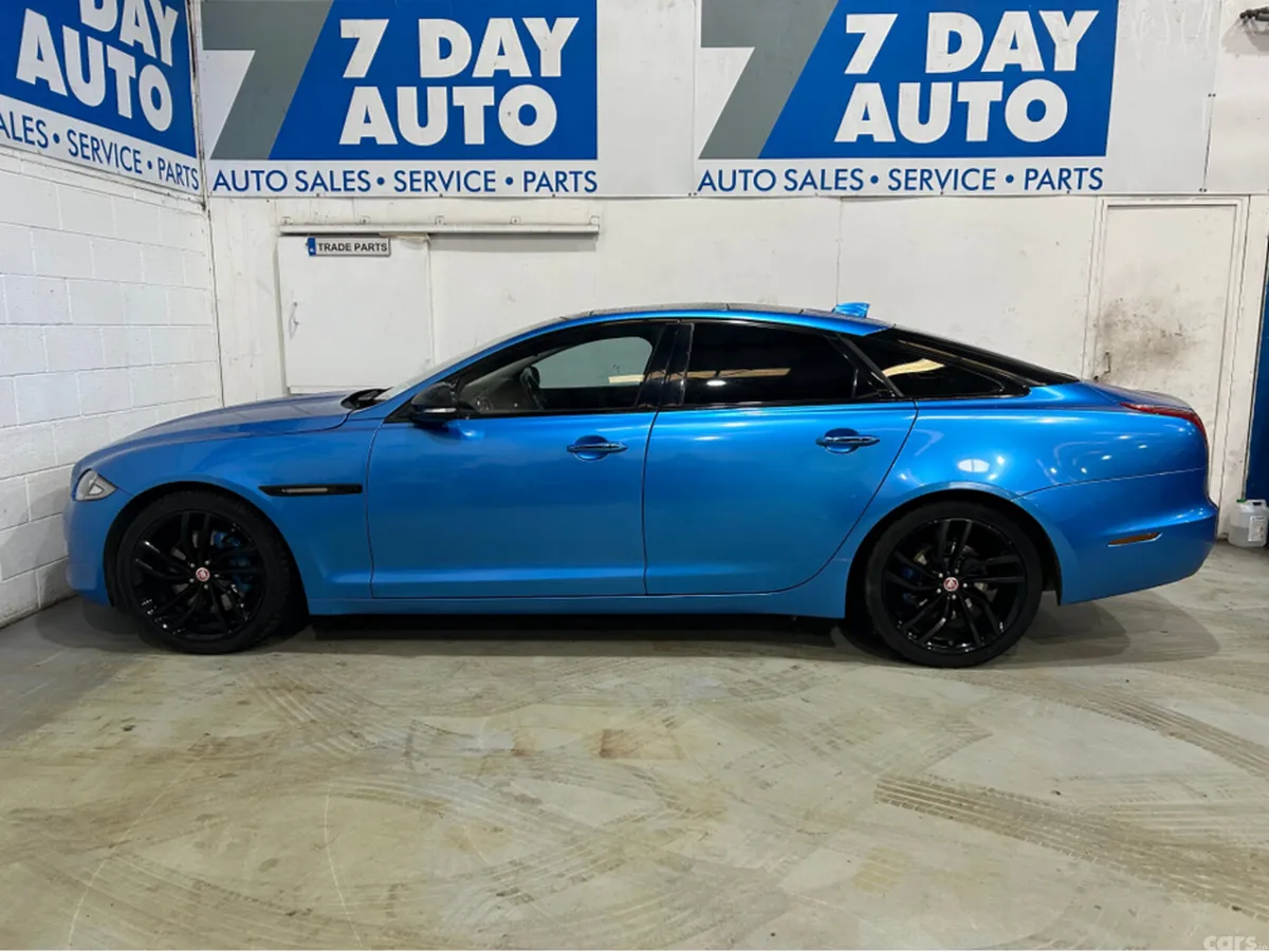 Jaguar XJ Saloon, Diesel, 2016, Blue