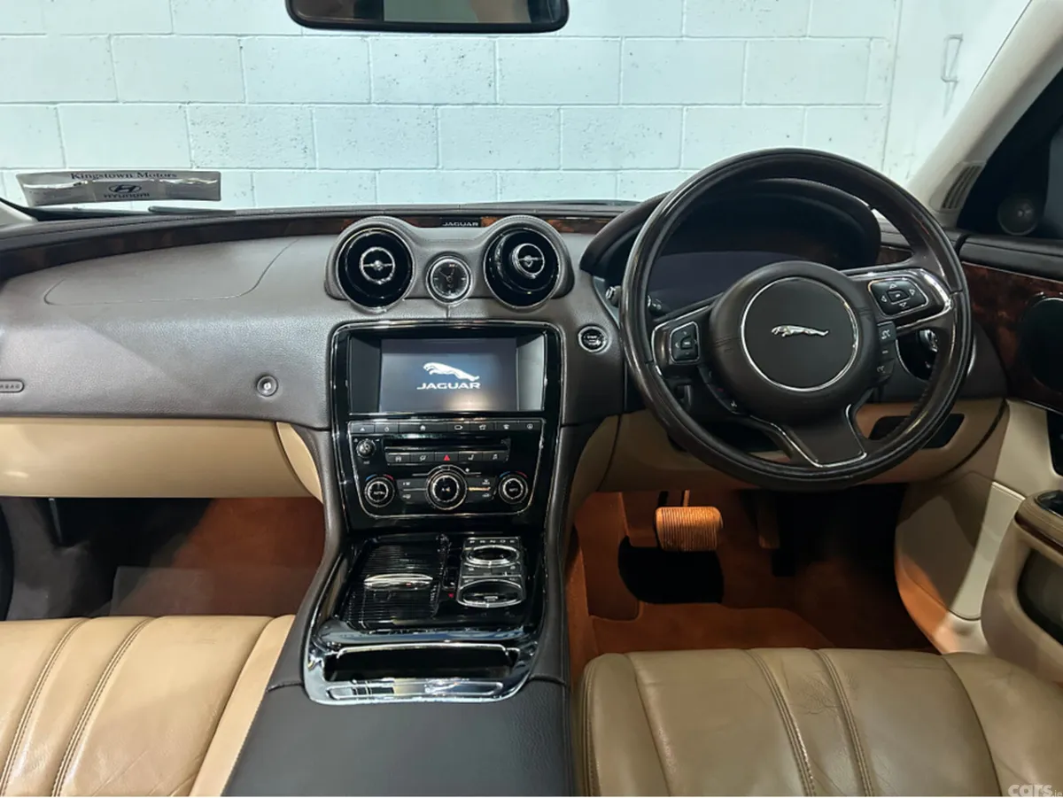 Jaguar XJ Saloon, Diesel, 2016, Blue