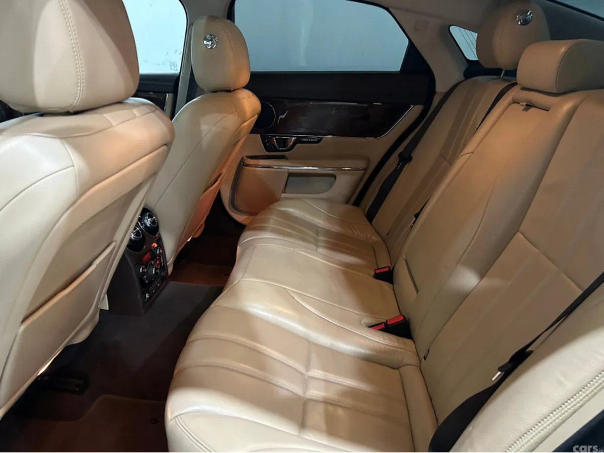 Jaguar XJ Saloon, Diesel, 2016, Blue