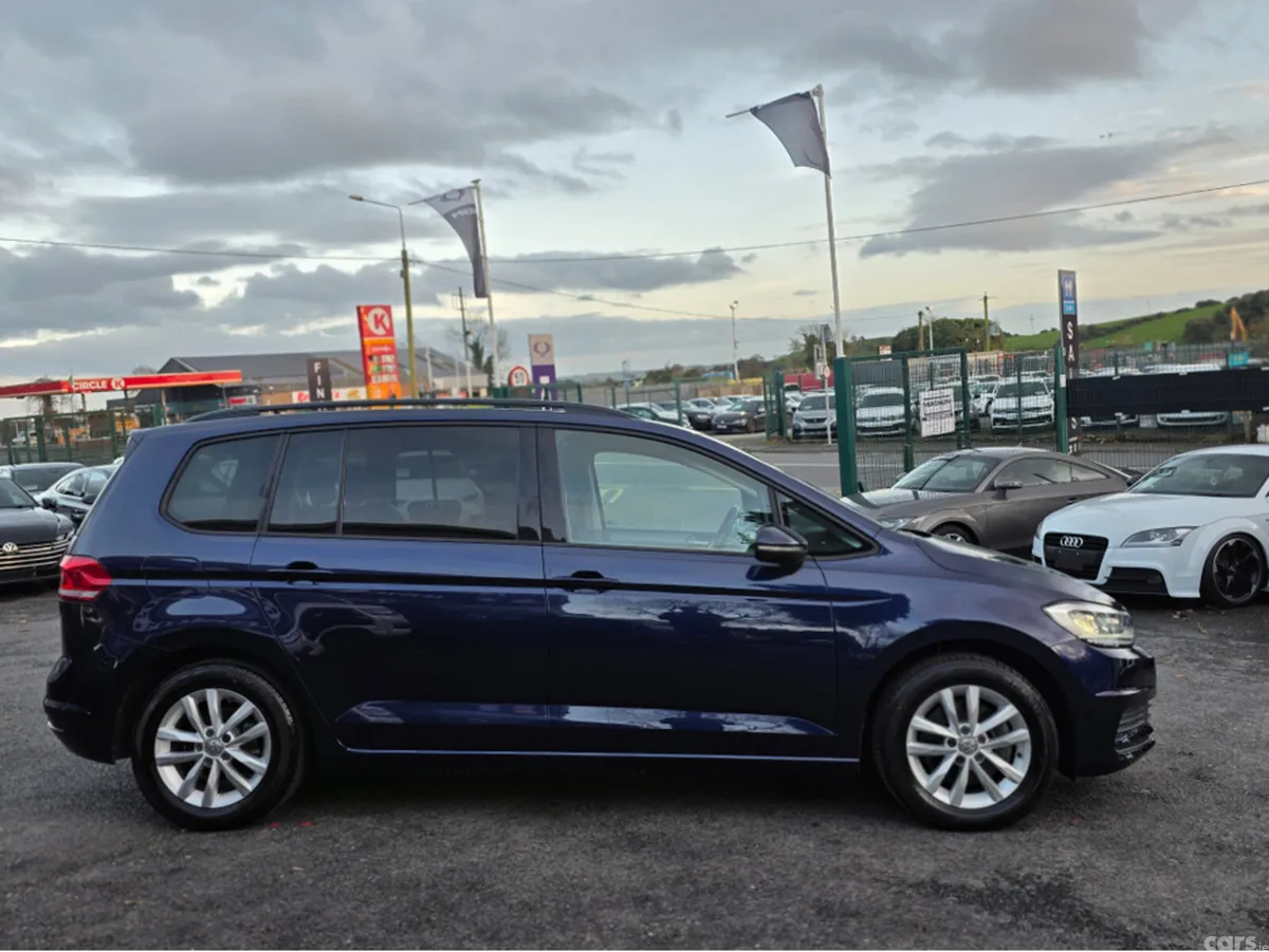 Volkswagen Touran MPV, Petrol, 2016, Blue