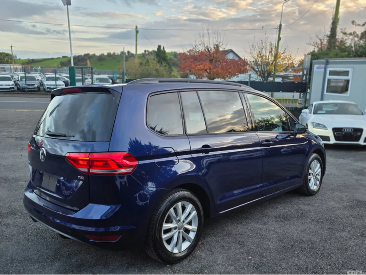 Volkswagen Touran MPV, Petrol, 2016, Blue