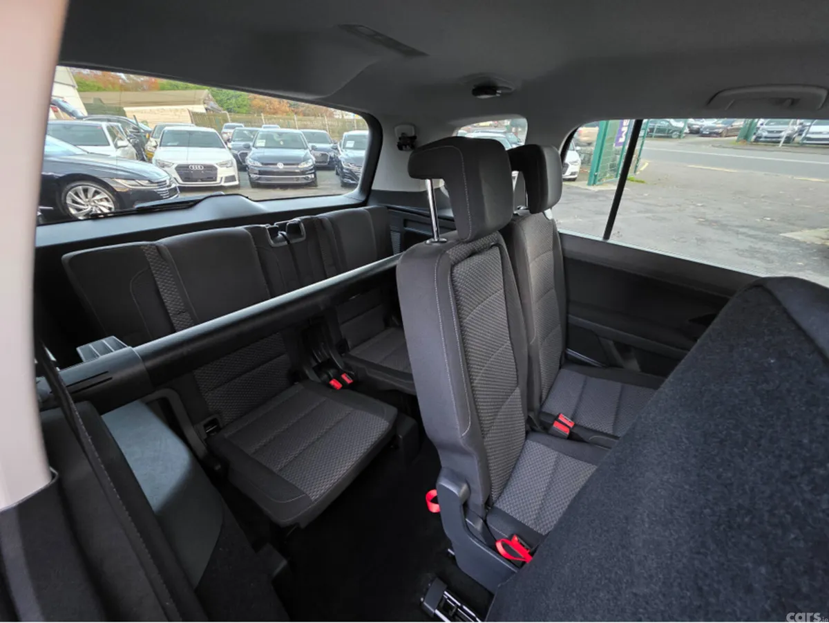 Volkswagen Touran MPV, Petrol, 2016, Blue