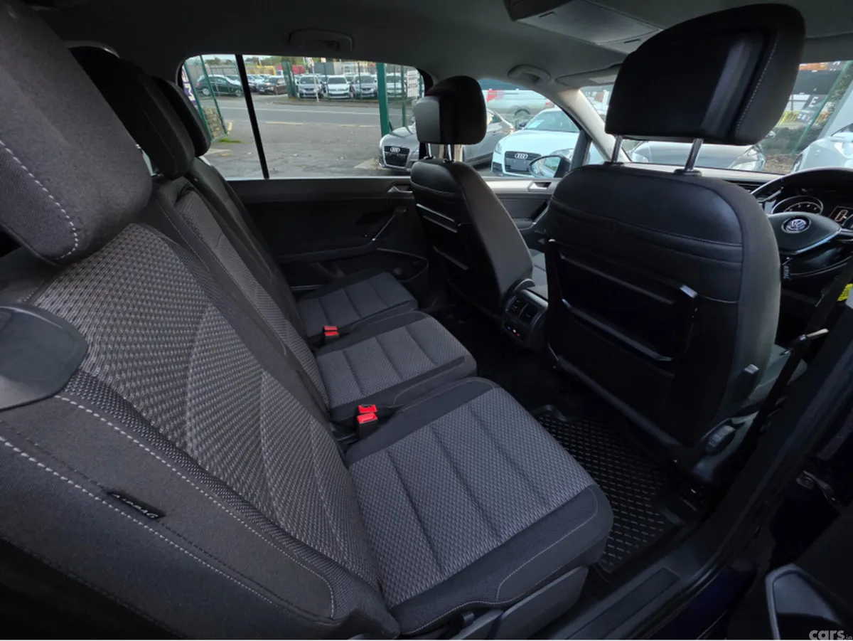 Volkswagen Touran MPV, Petrol, 2016, Blue