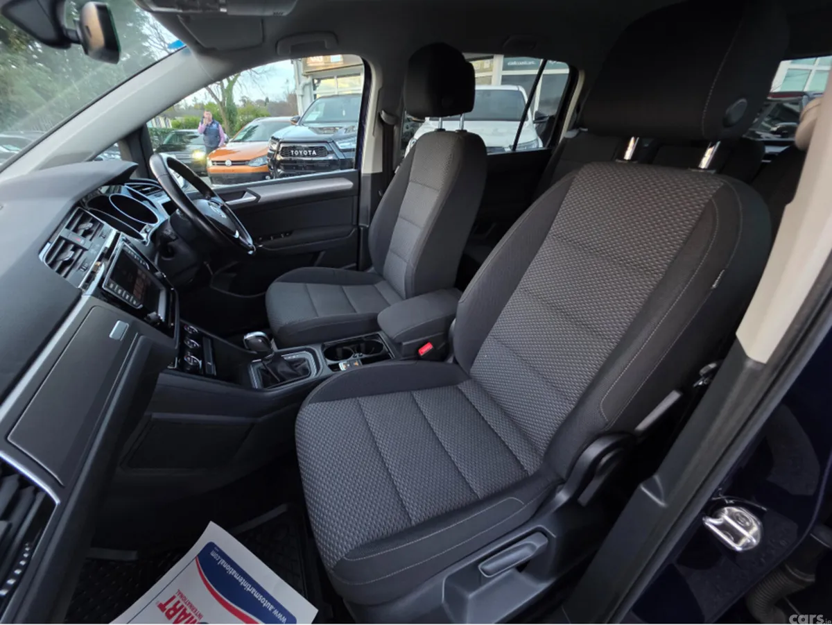 Volkswagen Touran MPV, Petrol, 2016, Blue