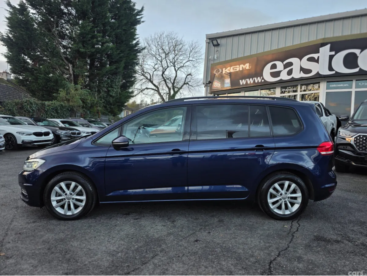 Volkswagen Touran MPV, Petrol, 2016, Blue