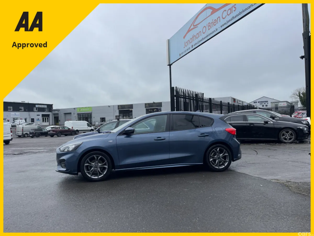 Ford Focus Hatchback, Petrol, 2021, Blue