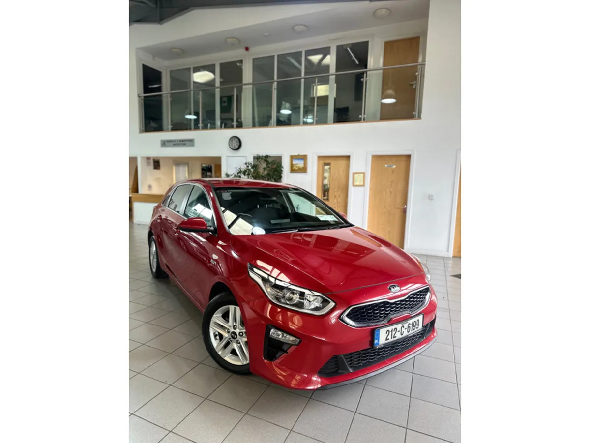 Kia Ceed Hatchback, Petrol, 2021, Red