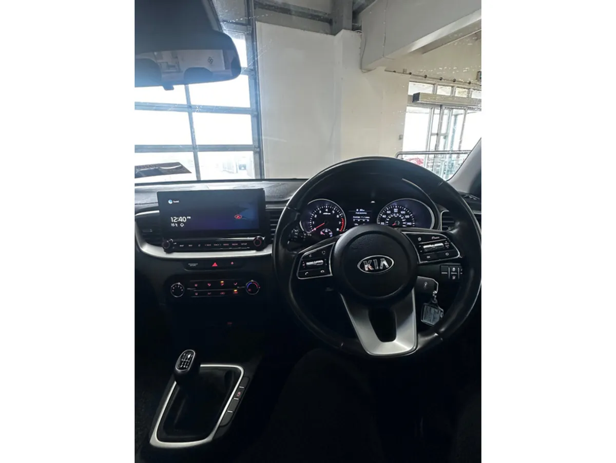 Kia Ceed Hatchback, Petrol, 2021, Red