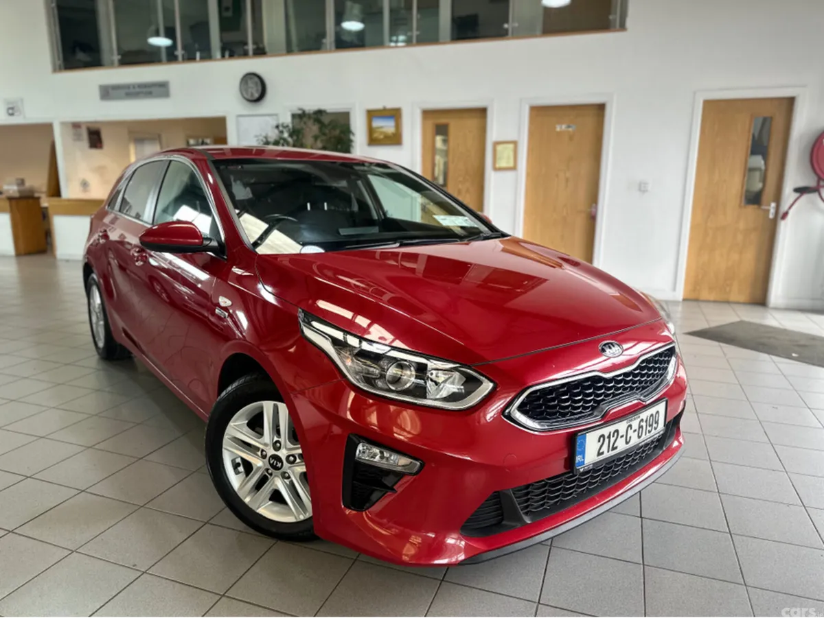 Kia Ceed Hatchback, Petrol, 2021, Red