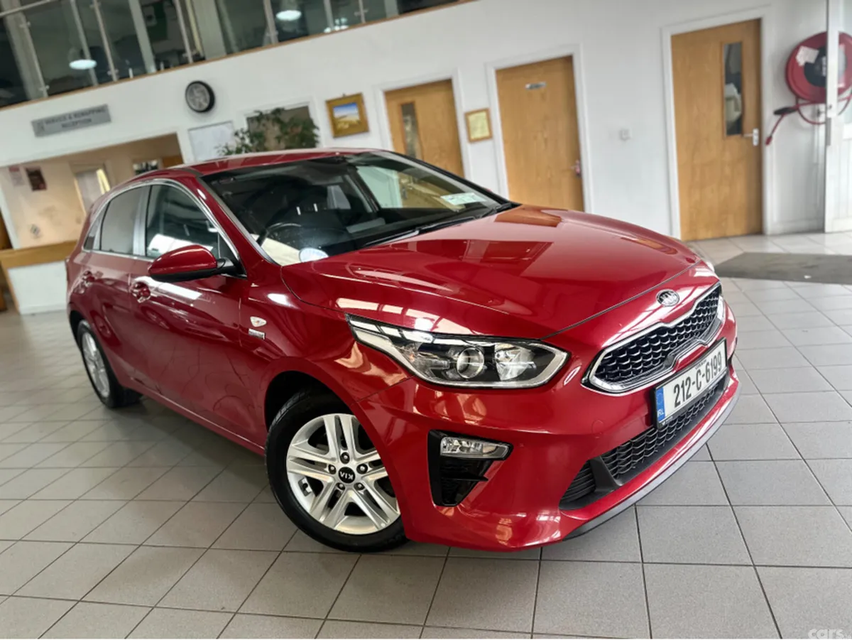 Kia Ceed Hatchback, Petrol, 2021, Red
