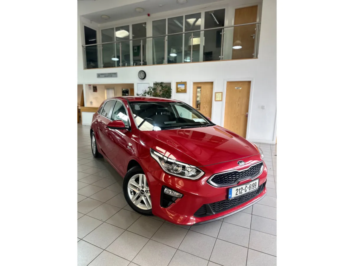 Kia Ceed Hatchback, Petrol, 2021, Red