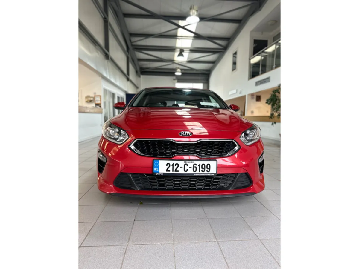 Kia Ceed Hatchback, Petrol, 2021, Red