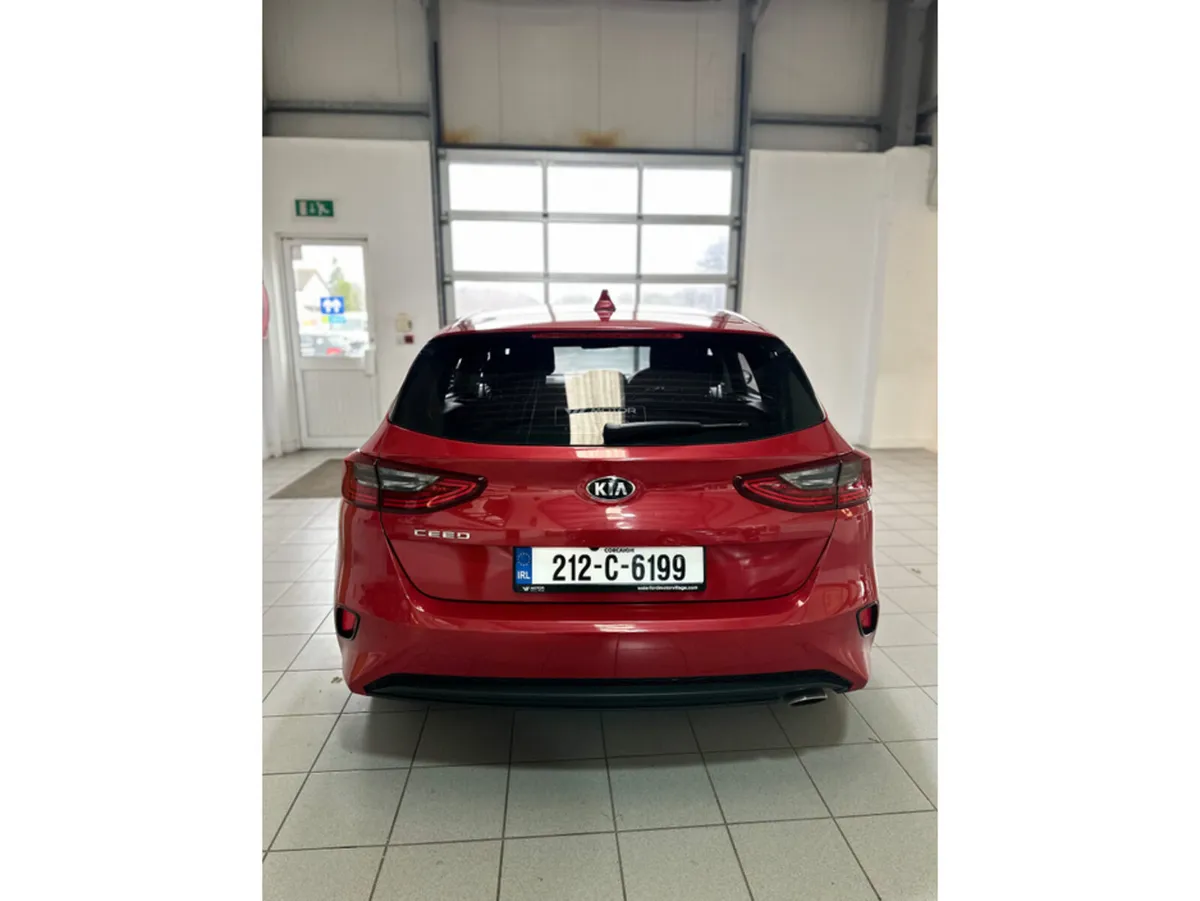 Kia Ceed Hatchback, Petrol, 2021, Red