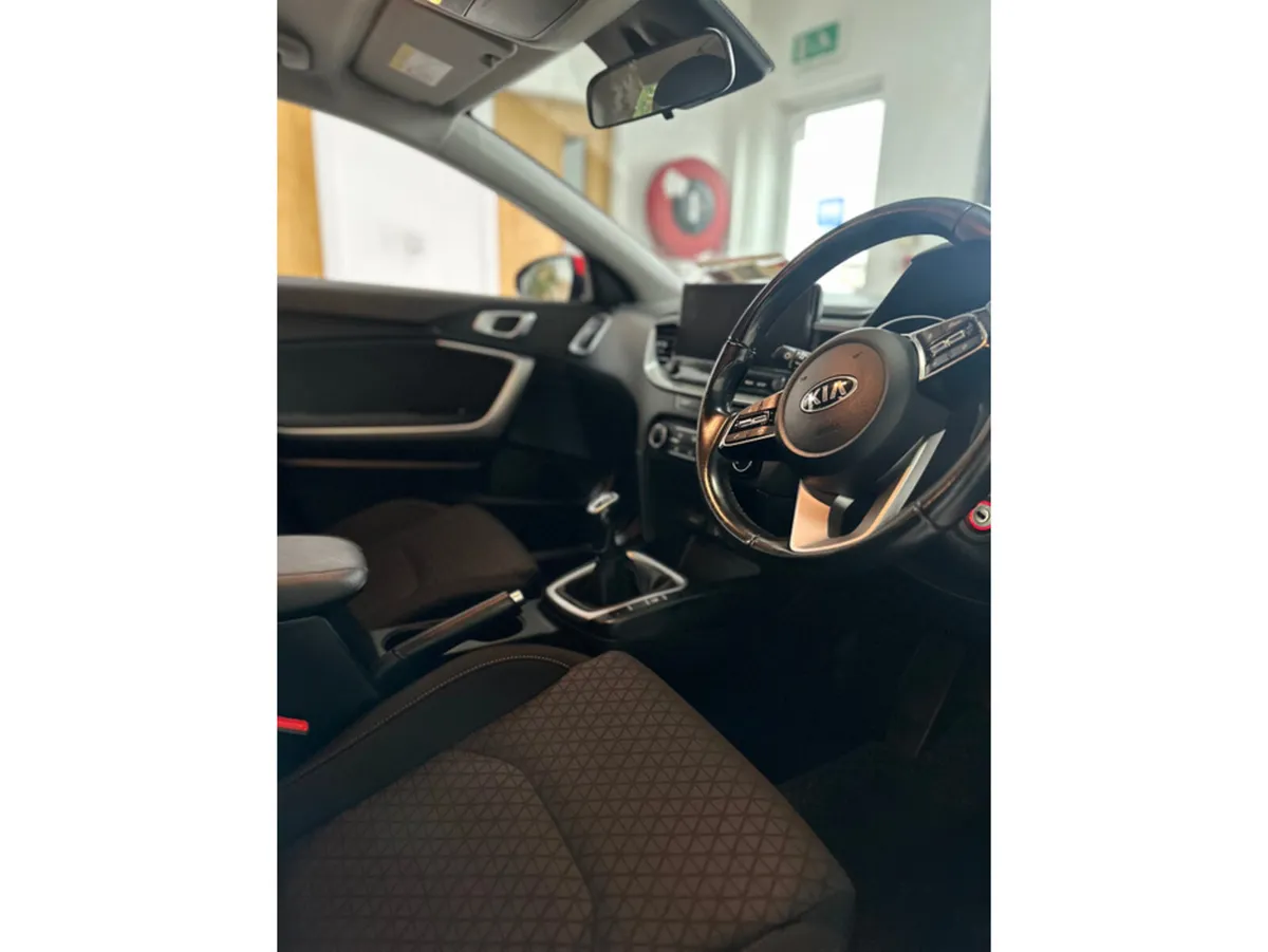 Kia Ceed Hatchback, Petrol, 2021, Red