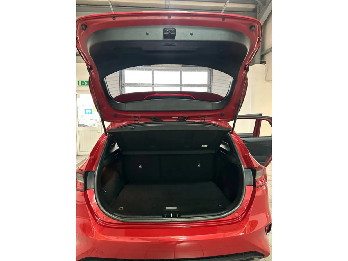 Kia Ceed Hatchback, Petrol, 2021, Red
