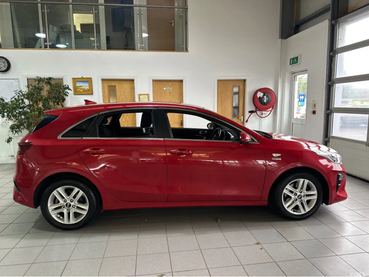 Kia Ceed Hatchback, Petrol, 2021, Red