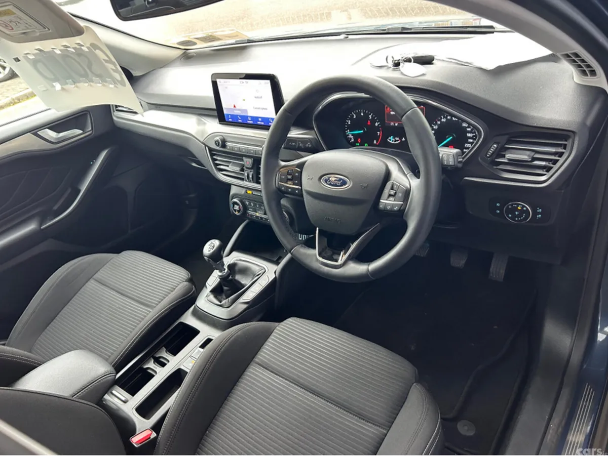 Ford Focus Hatchback, Petrol, 2021, Blue