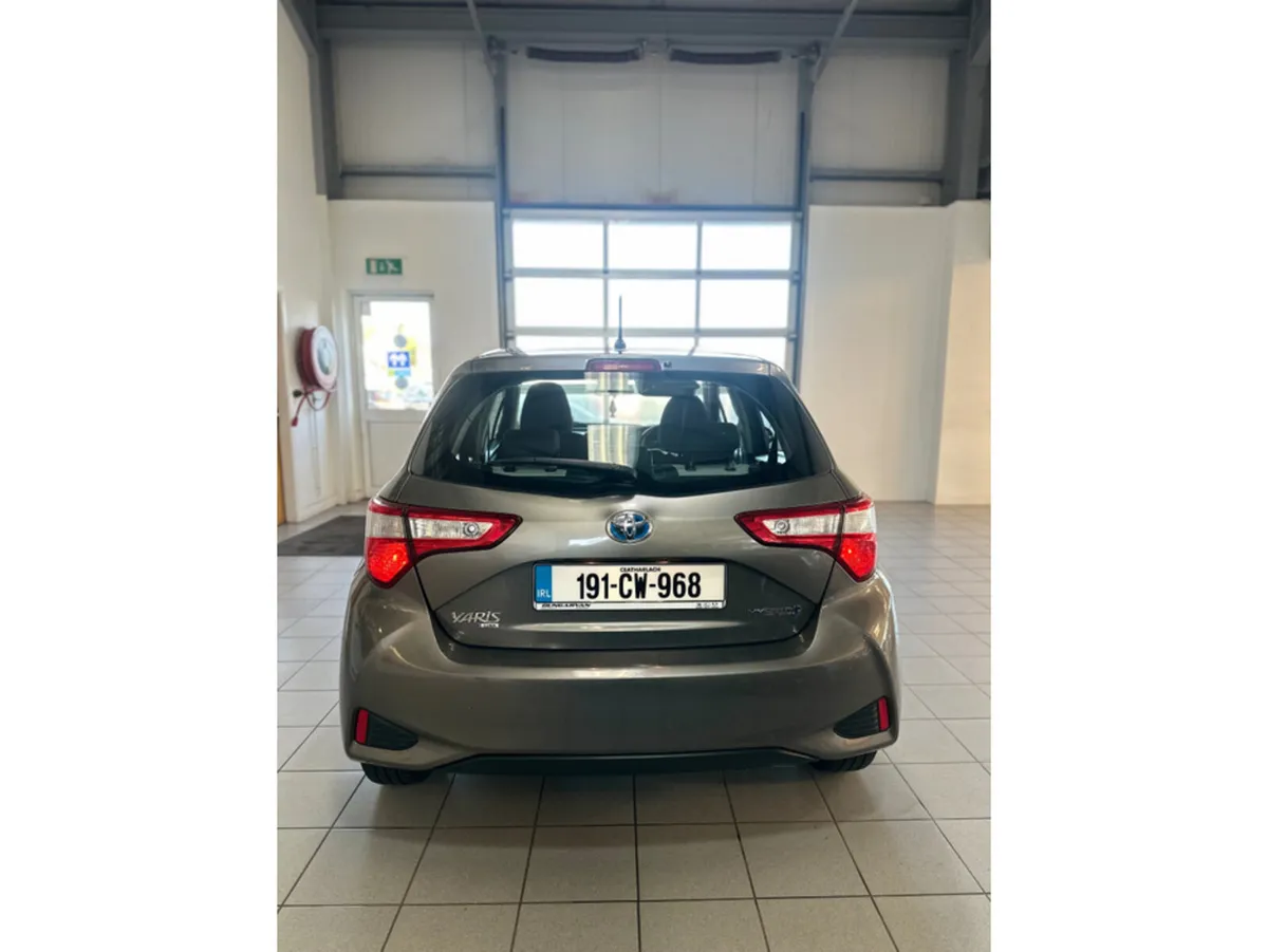 Toyota Yaris Hatchback, Petrol Hybrid, 2019, Grey