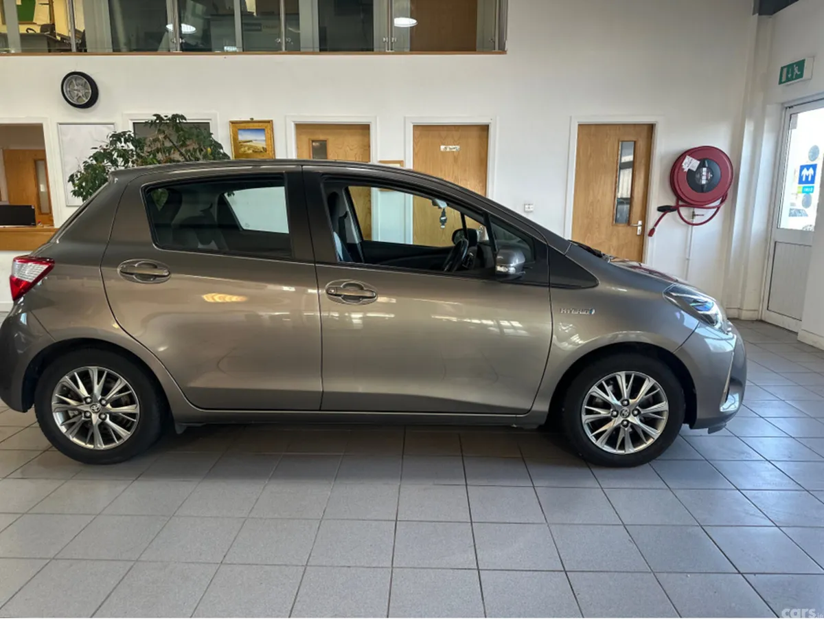 Toyota Yaris Hatchback, Petrol Hybrid, 2019, Grey