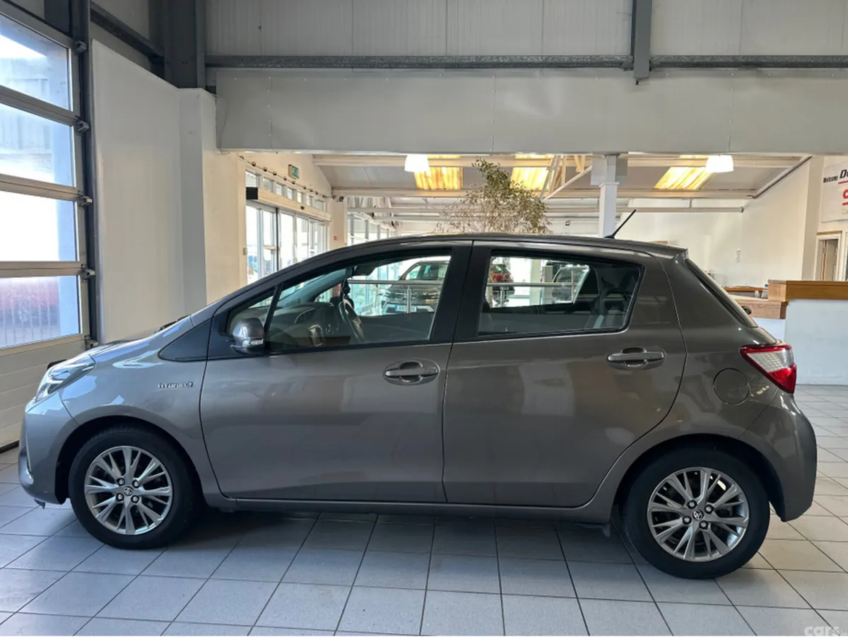 Toyota Yaris Hatchback, Petrol Hybrid, 2019, Grey