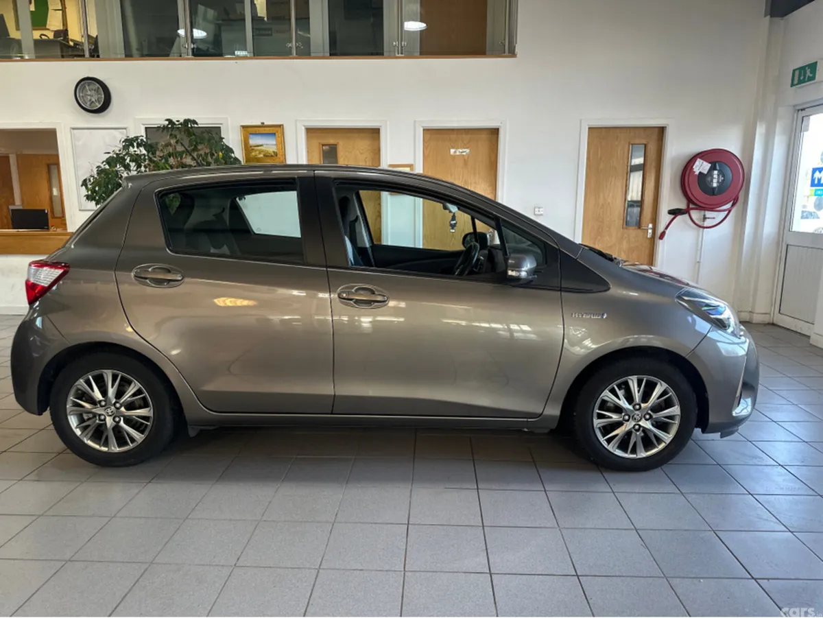Toyota Yaris Hatchback, Petrol Hybrid, 2019, Grey