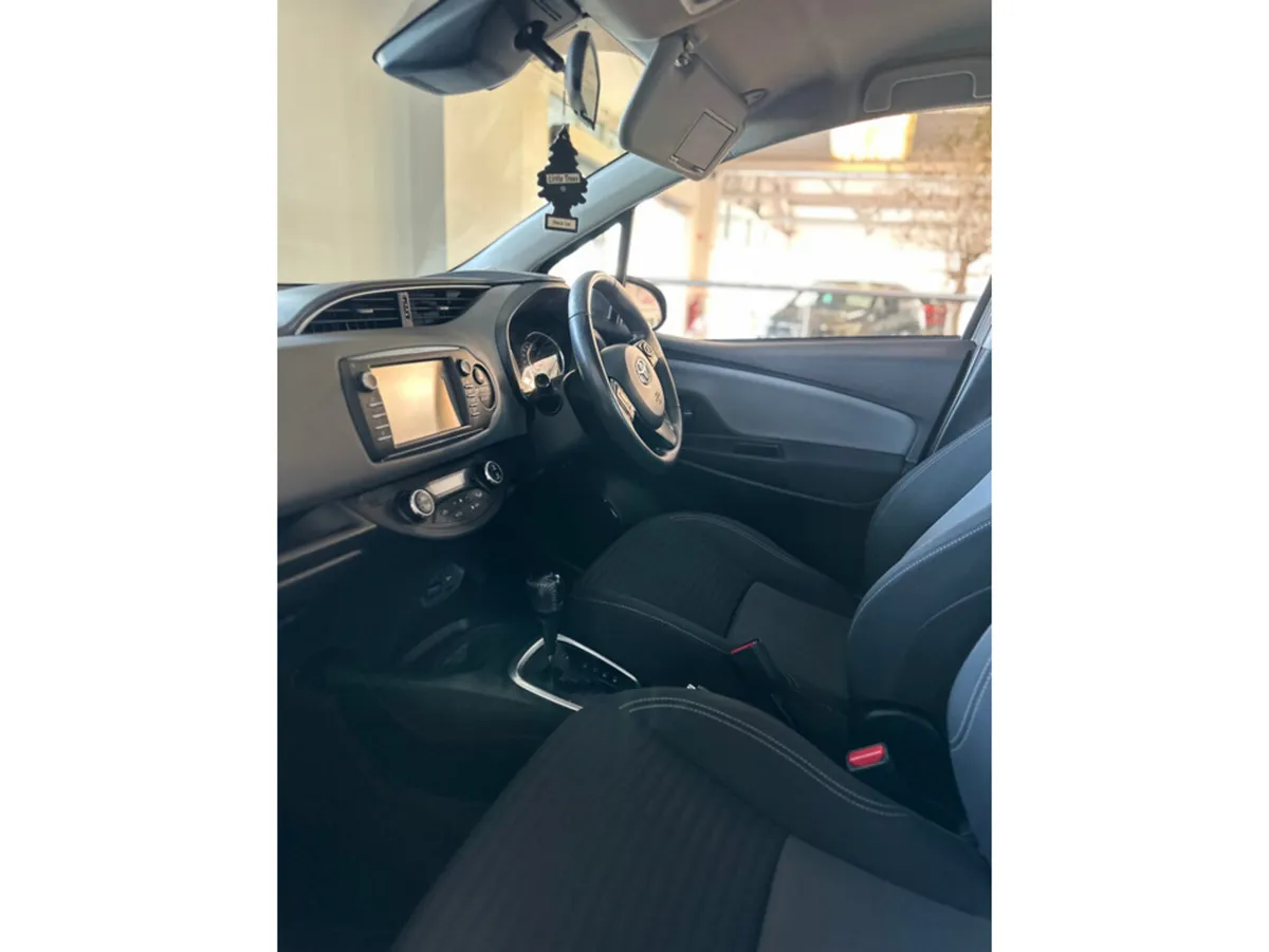 Toyota Yaris Hatchback, Petrol Hybrid, 2019, Grey