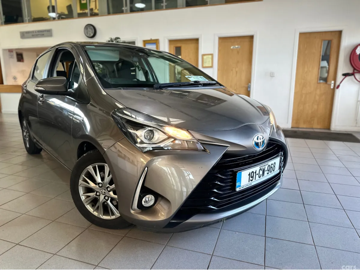 Toyota Yaris Hatchback, Petrol Hybrid, 2019, Grey