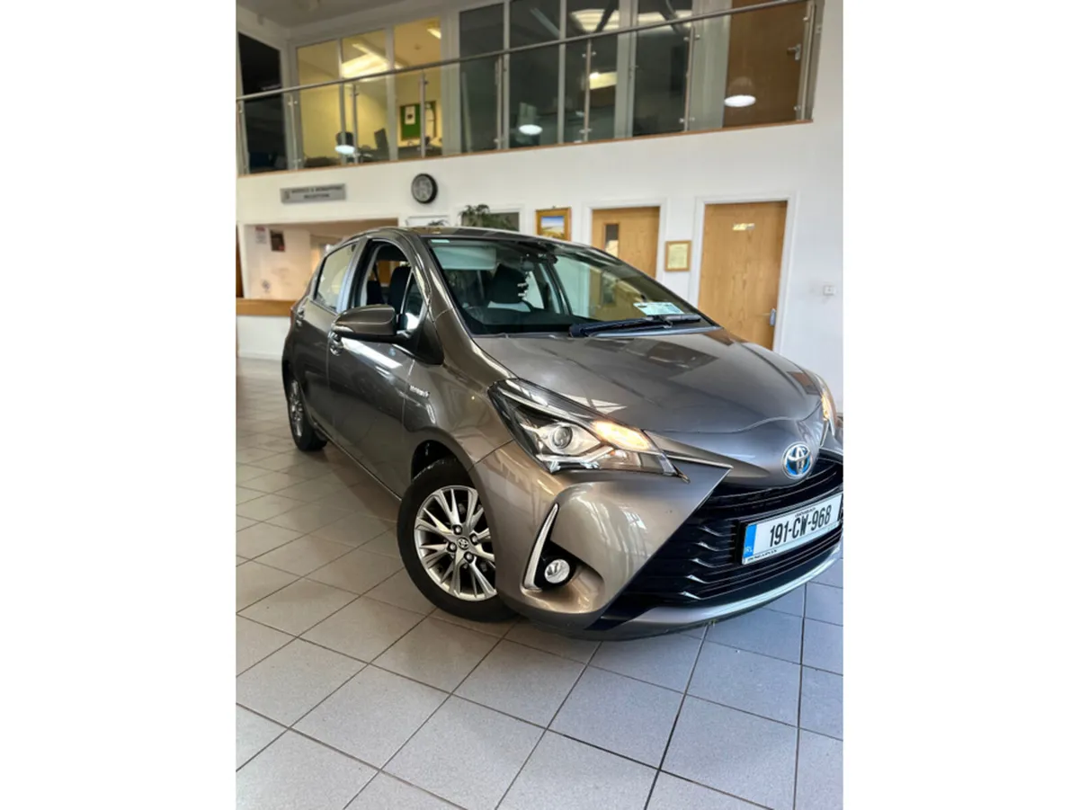 Toyota Yaris Hatchback, Petrol Hybrid, 2019, Grey