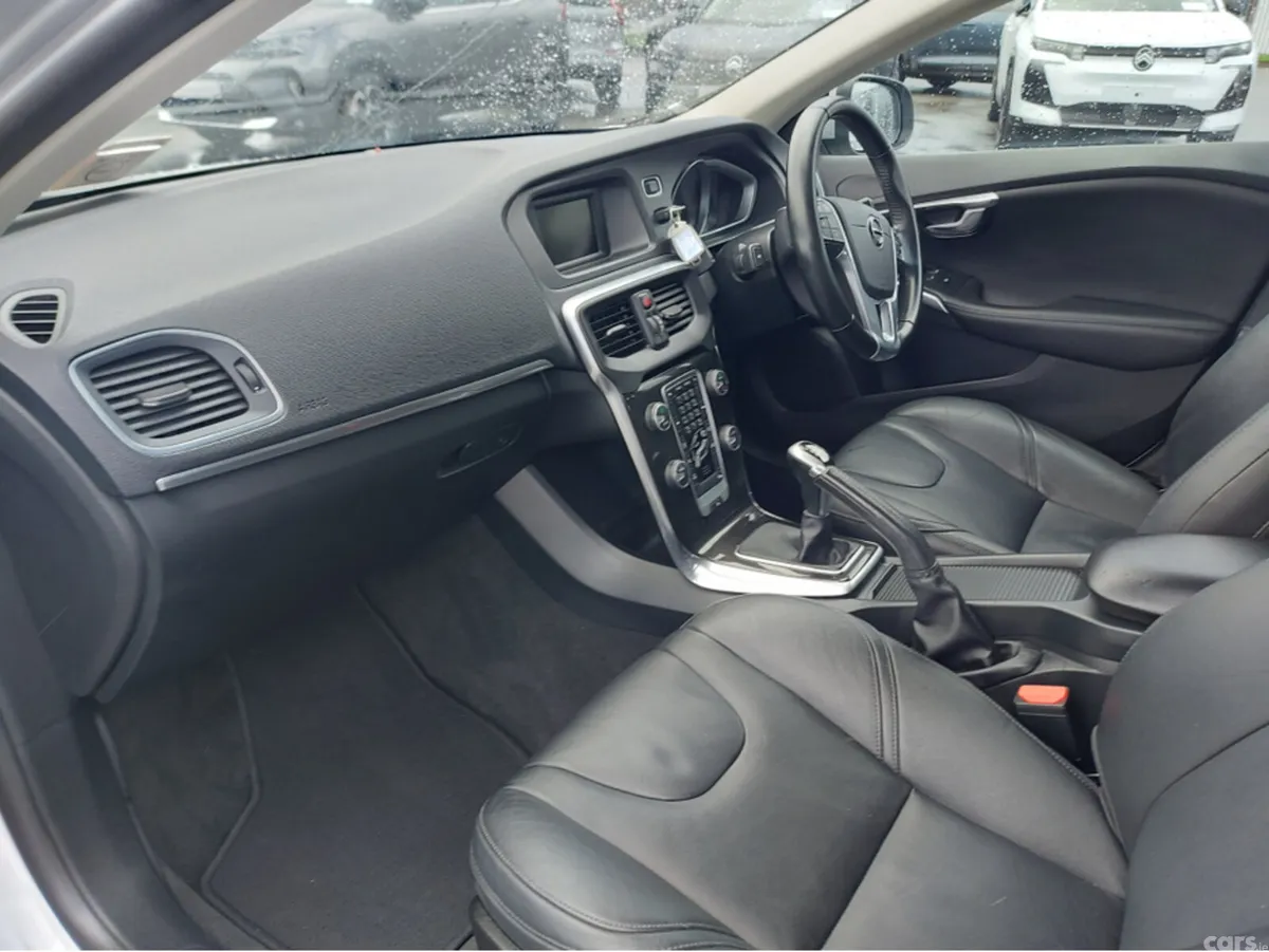 Volvo V40 Hatchback, Diesel, 2017, Grey
