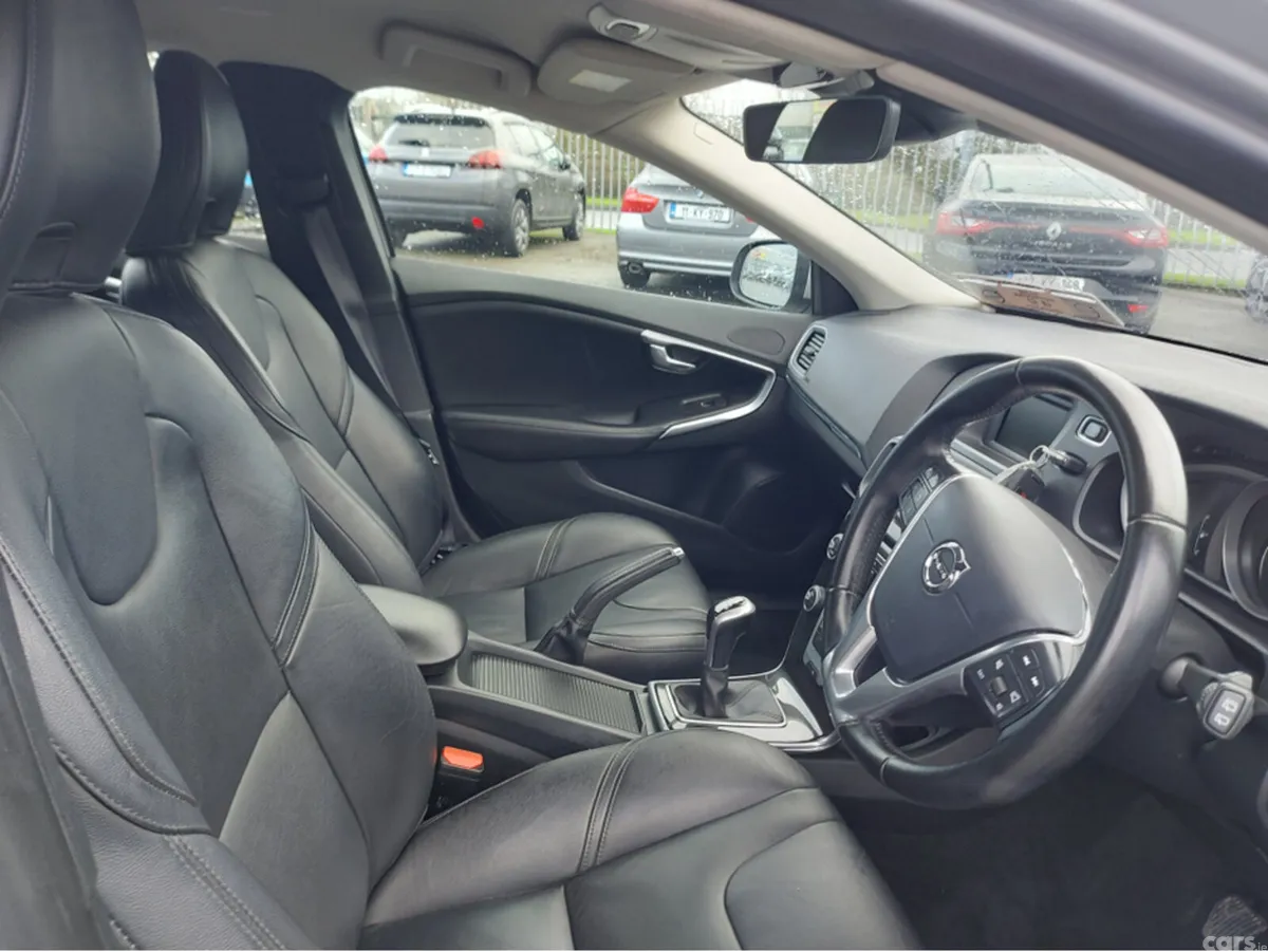 Volvo V40 Hatchback, Diesel, 2017, Grey