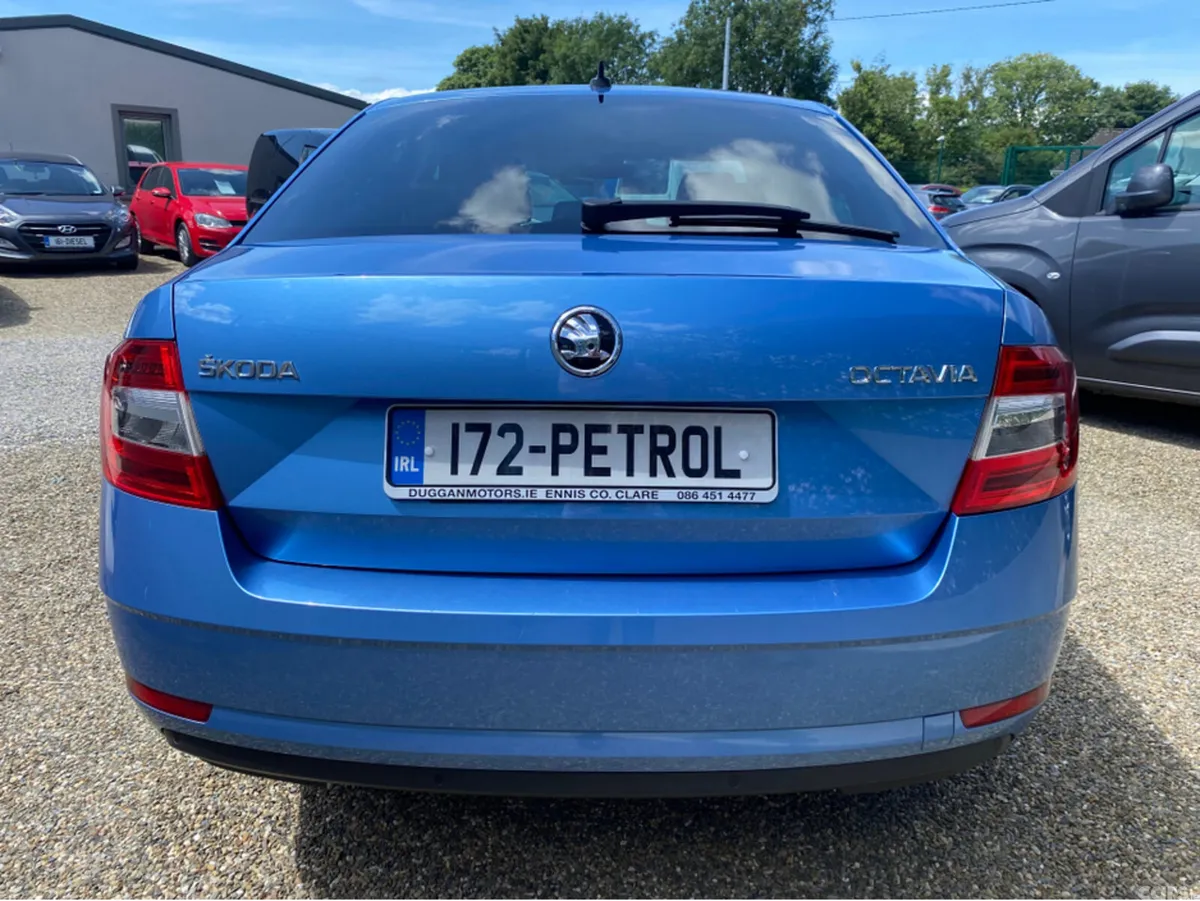 Skoda Octavia Hatchback, Petrol, 2017, Blue