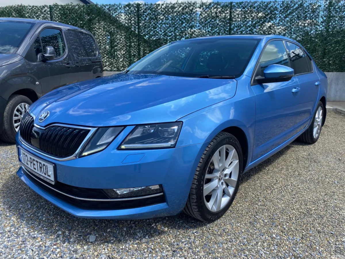 Skoda Octavia Hatchback, Petrol, 2017, Blue