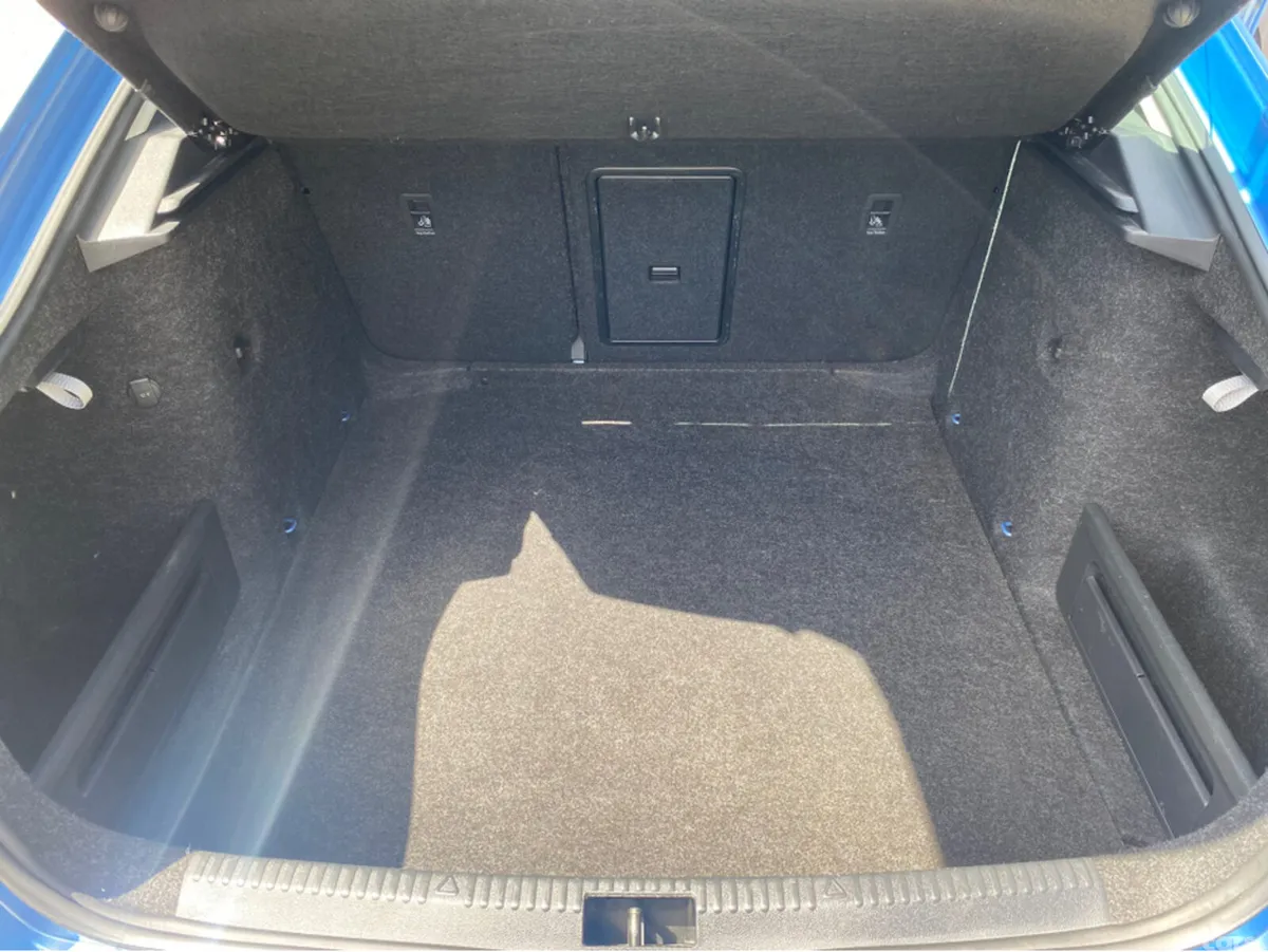 Skoda Octavia Hatchback, Petrol, 2017, Blue