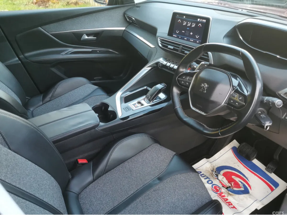 Peugeot 5008 MPV, Diesel, 2019, Grey