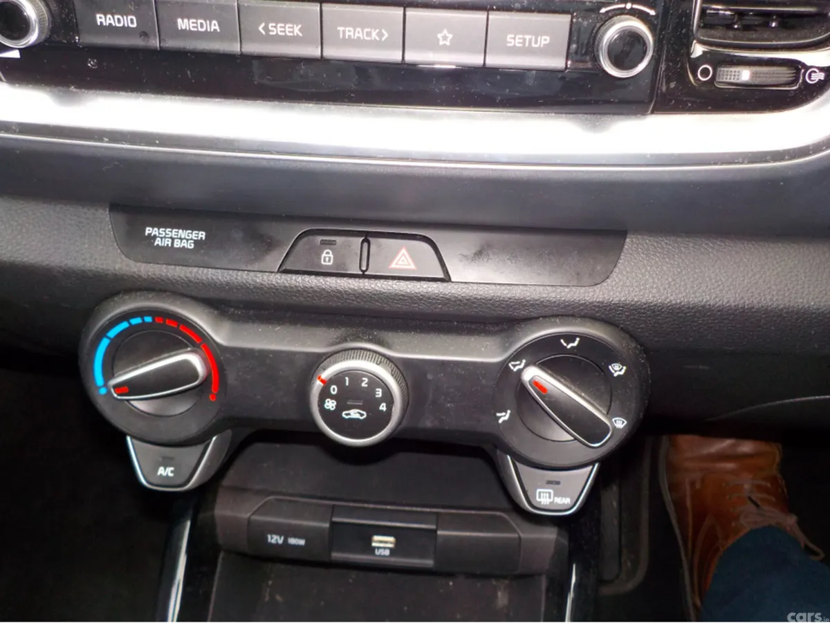 Kia Stonic Hatchback, Petrol, 2021, Red