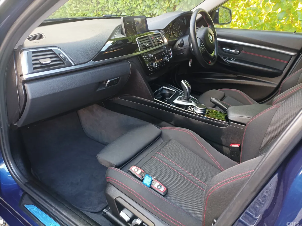 BMW 3-Series Hatchback, Diesel, 2018, Blue