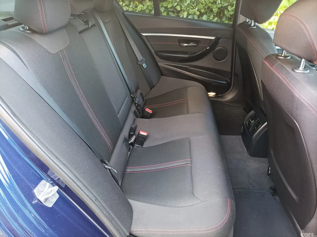 BMW 3-Series Hatchback, Diesel, 2018, Blue