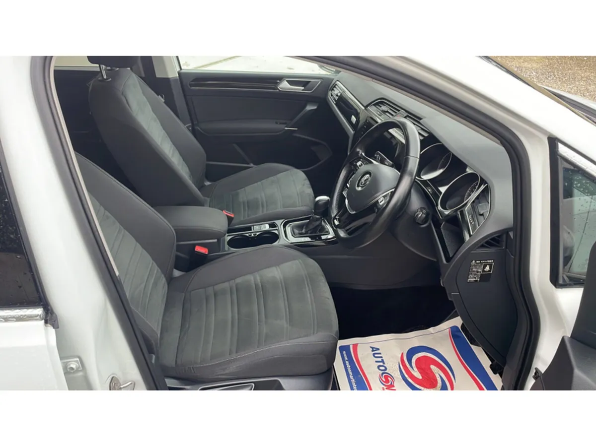 Volkswagen Touran MPV, Diesel, 2019, White