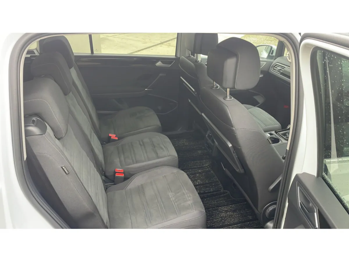 Volkswagen Touran MPV, Diesel, 2019, White