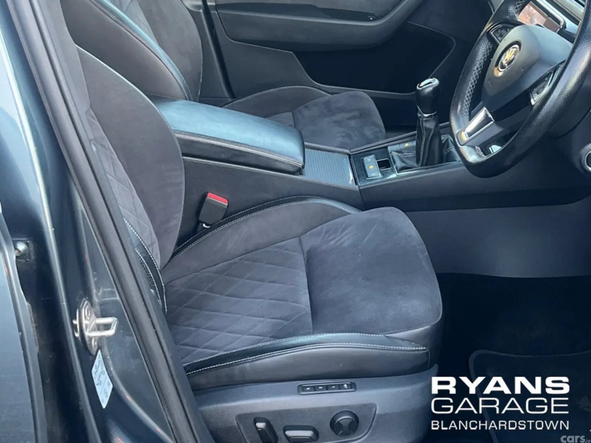 Skoda Superb Hatchback, Diesel, 2019, Grey